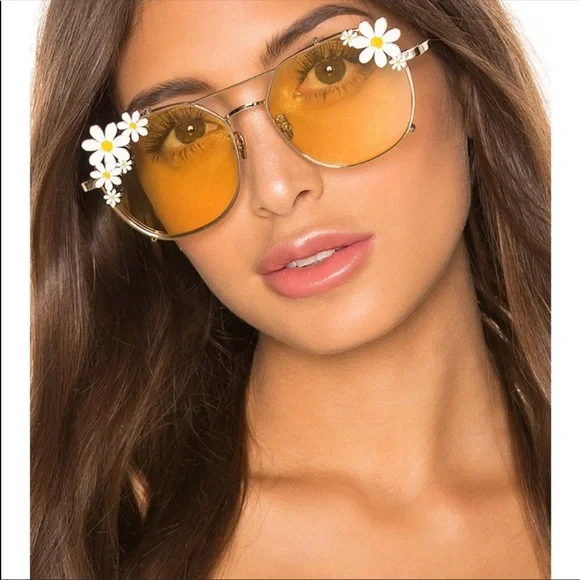ISO House if Harlow x Revolve Maggie Sunglasses - Picture 1 of 3